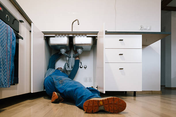 Professional Plumbing technician working in Hamilton, TX